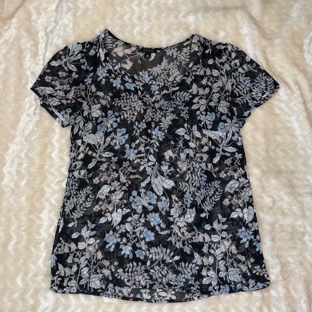 Top/blouse flower pattern